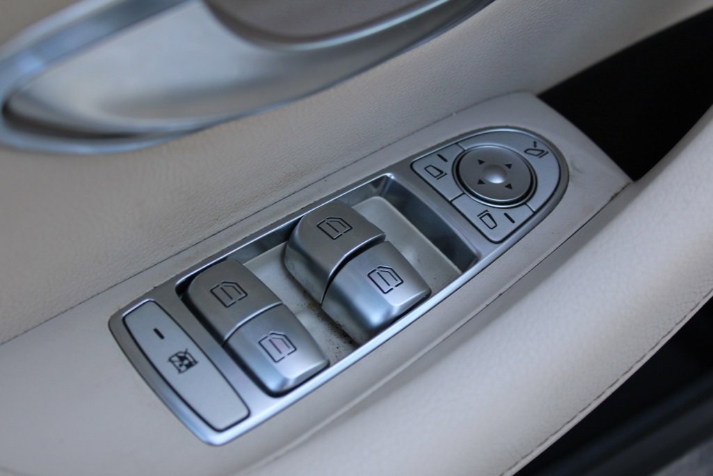Certified 2017 Mercedes-Benz E 300 4MATIC image 17