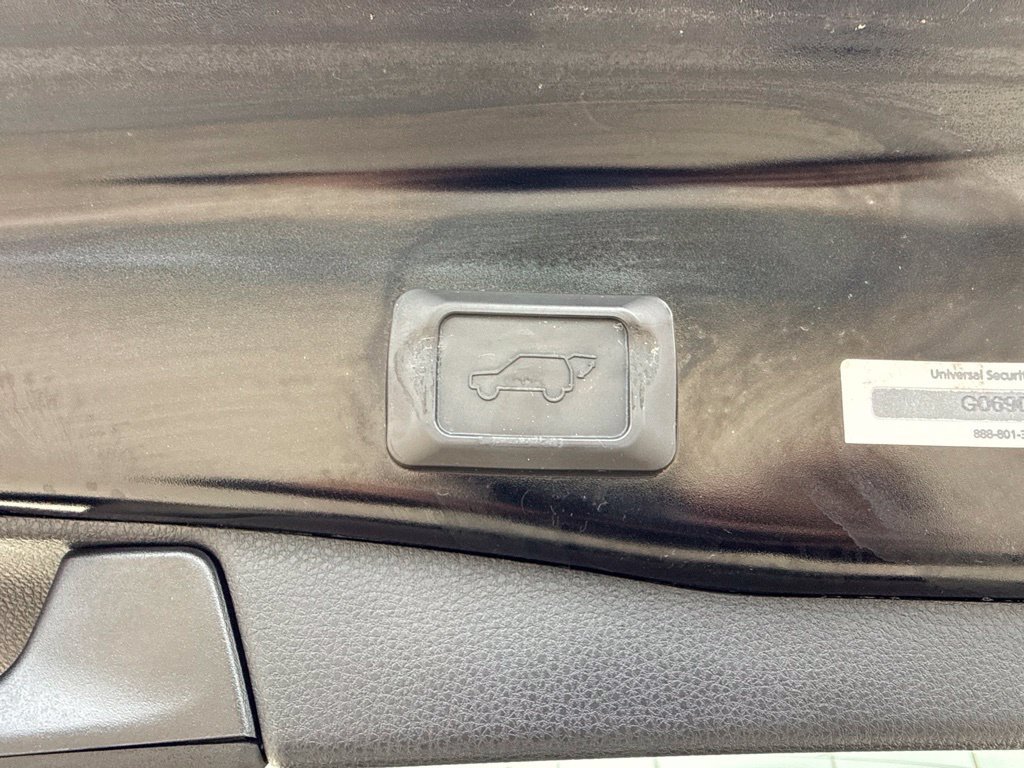 Used 2020 Toyota RAV4 XLE w/ Convenience Package AWD/4WD image 21