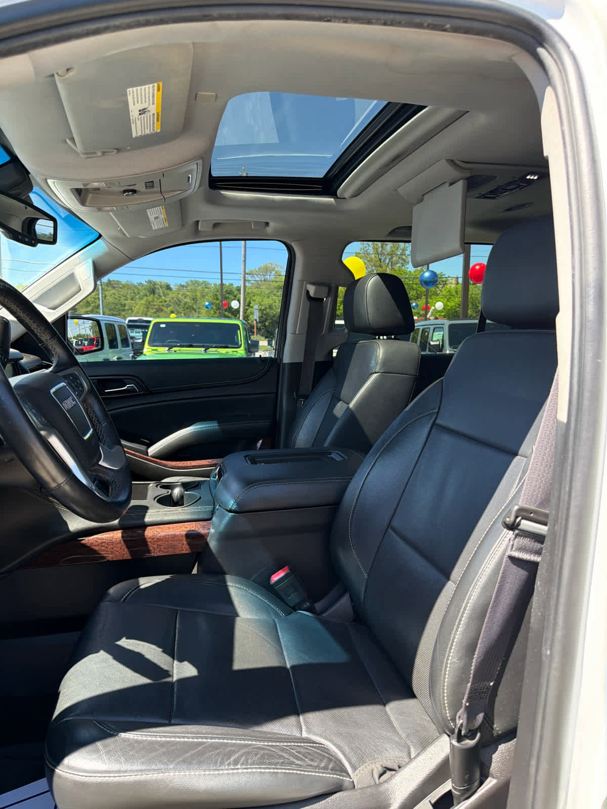 Used 2017 GMC Yukon XL SLT w/ Open Road Package AWD/4WD image 13