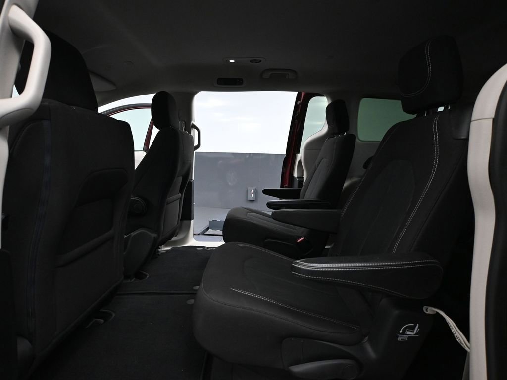 Used 2021 Chrysler Voyager LX image 36