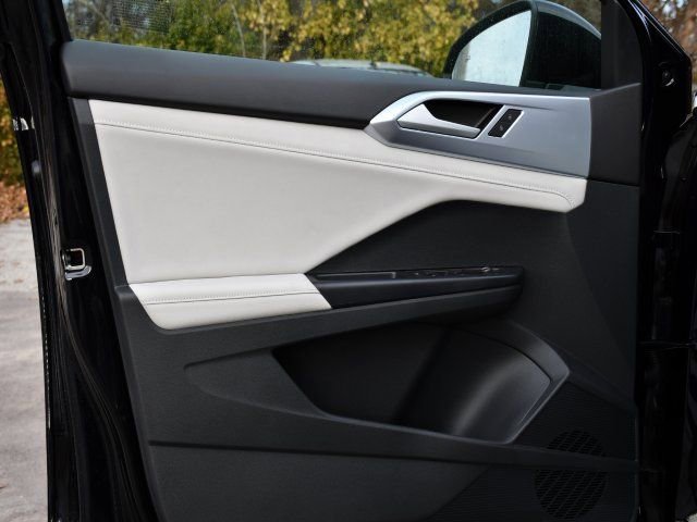New 2026 Volkswagen Taos SE image 9