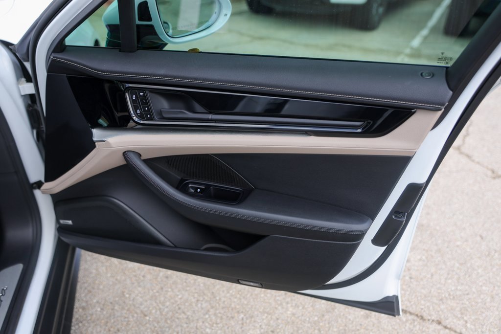 Used 2024 Porsche Panamera image 28