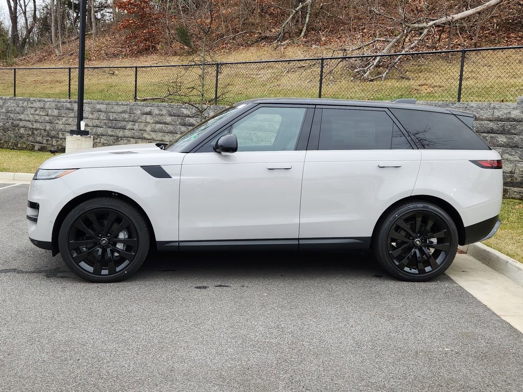 Used 2025 Land Rover Range Rover Sport SE AWD/4WD image 6