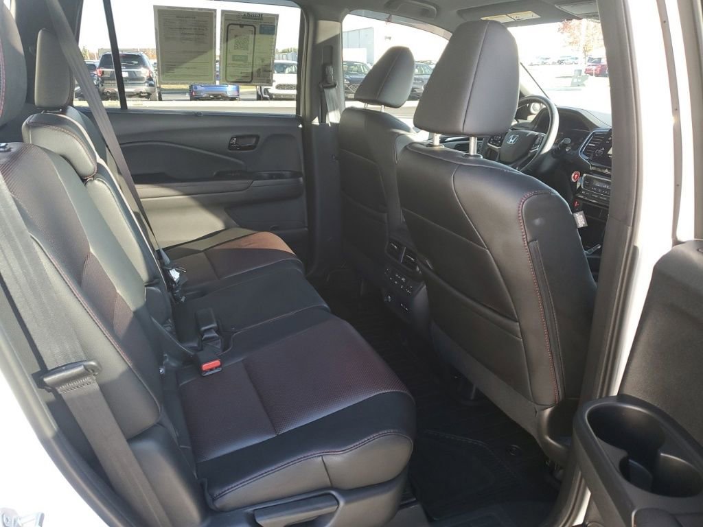 Certified 2024 Honda Passport Black Edition image 30