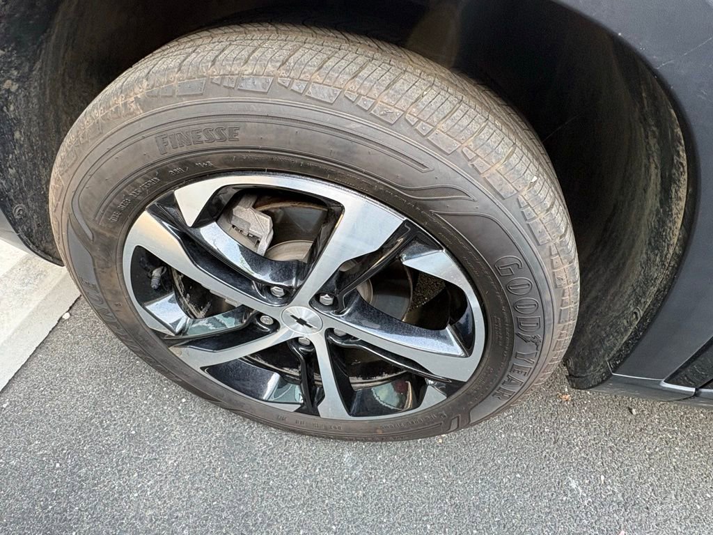 Used 2024 Chevrolet Trax RS FWD image 8