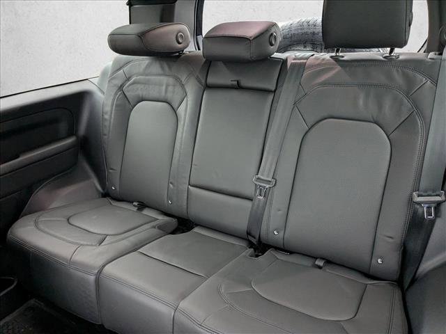 New 2025 Land Rover Defender 90 X-Dynamic SE image 17