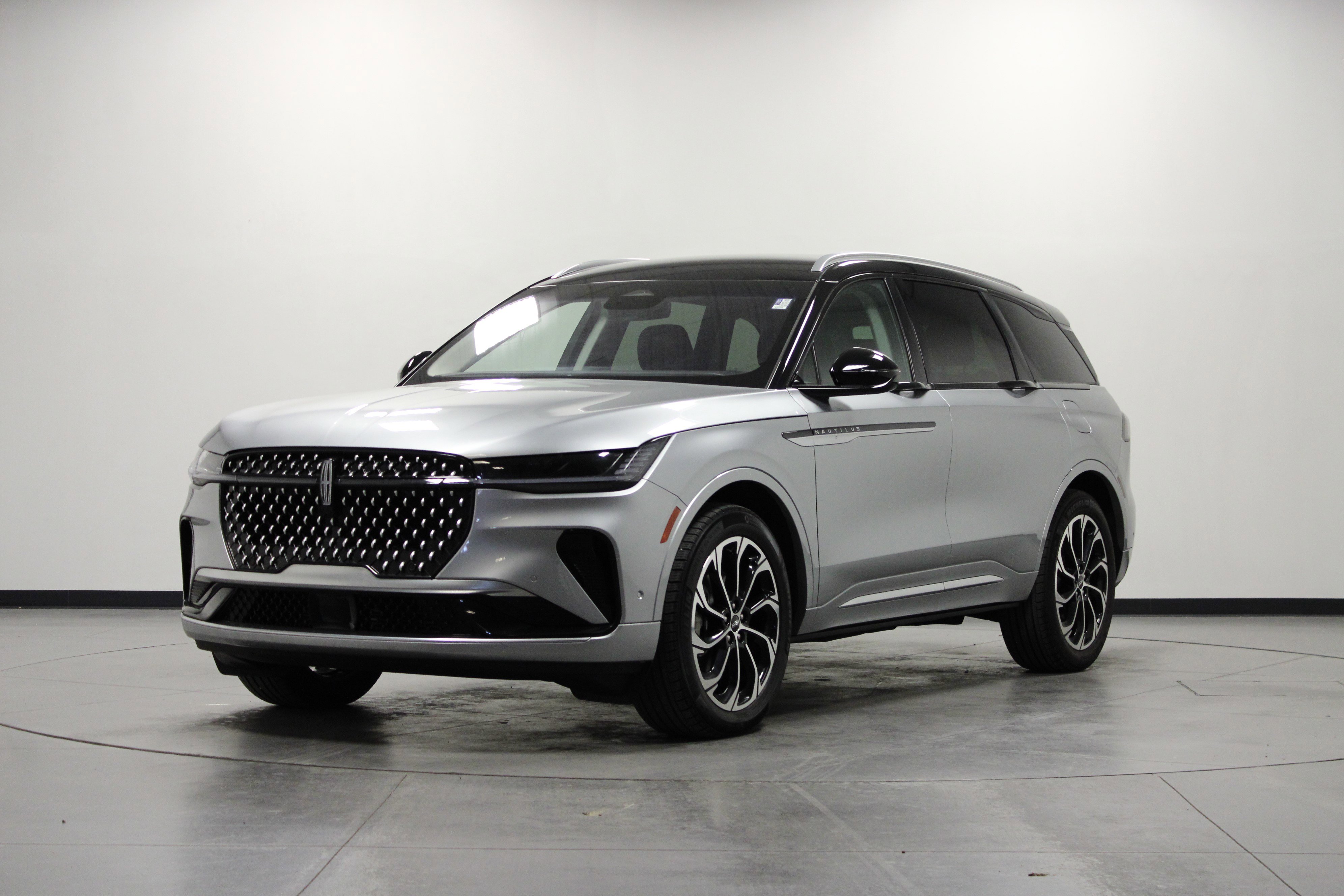 Used 2024 Lincoln Nautilus Reserve image 8