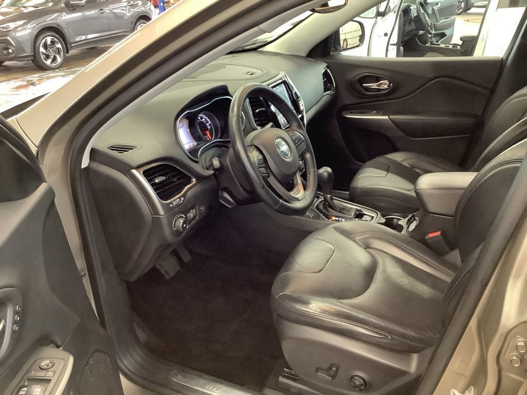 Used 2019 Jeep Cherokee Limited AWD/4WD image 12