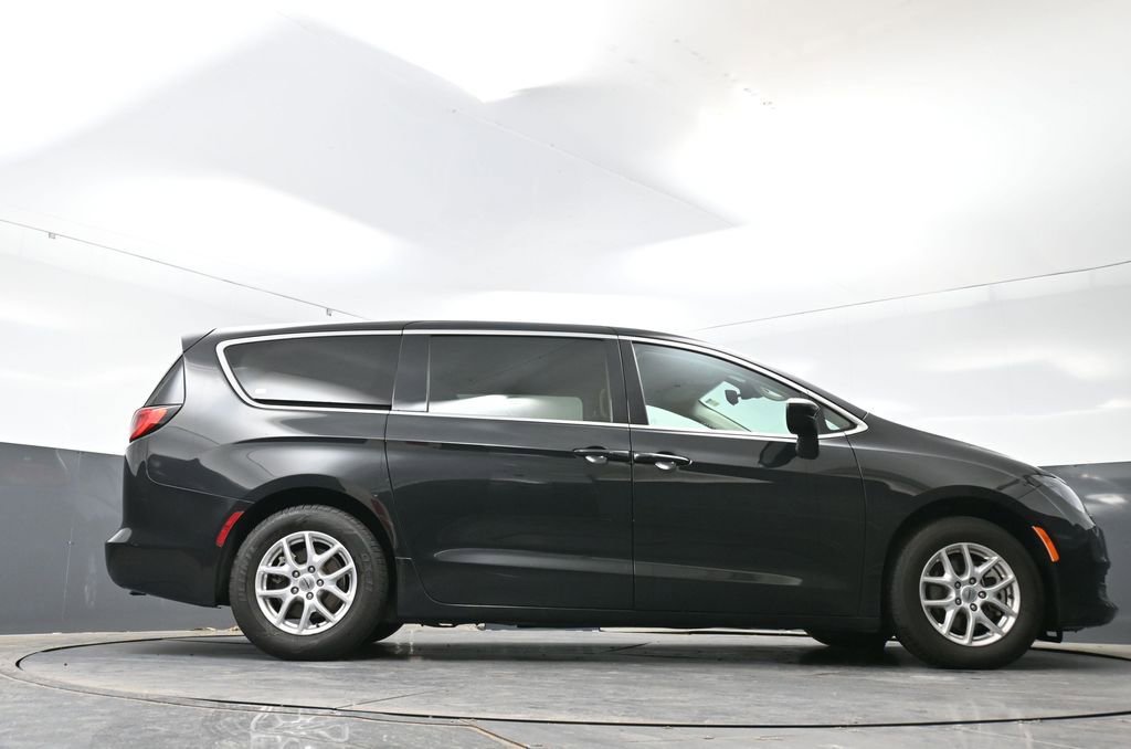 Used 2023 Chrysler Voyager LX FWD image 49