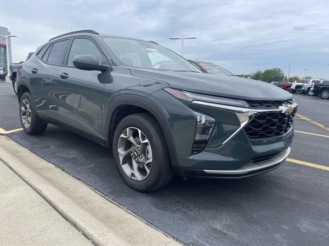 Used 2025 Chevrolet Trax LT FWD image 10