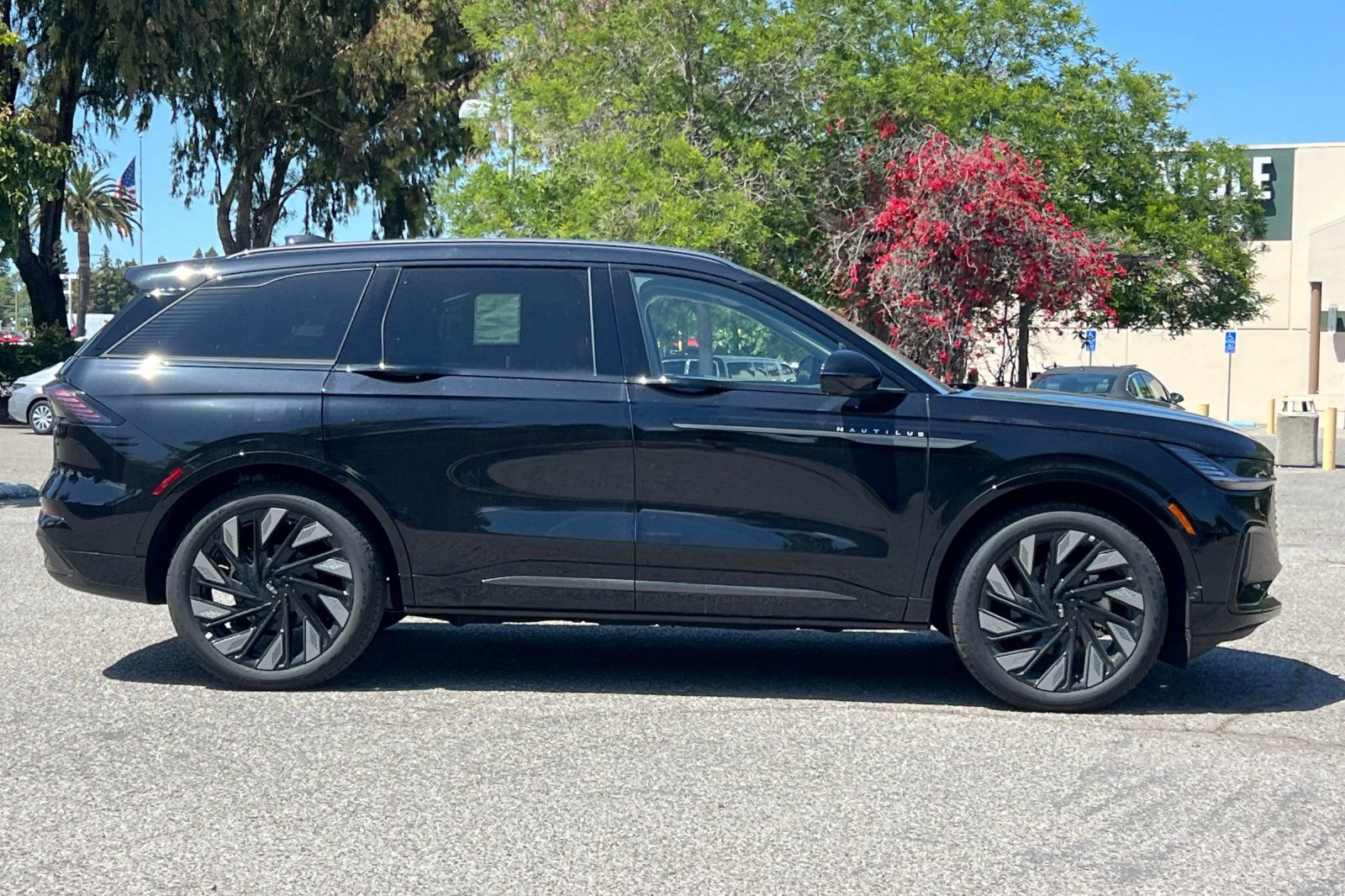 New 2026 Lincoln Nautilus Reserve AWD/4WD image 4