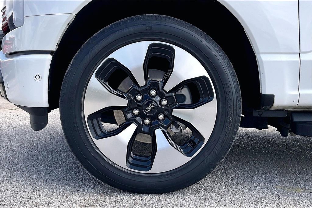 Used 2023 Ford F150 Lightning Platinum image 33