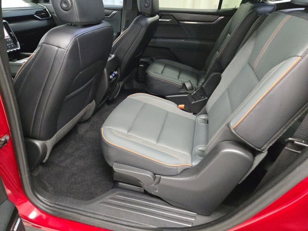 Used 2024 GMC Acadia AT4 image 23