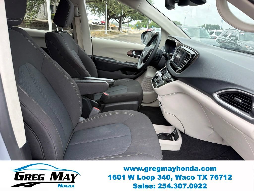 Used 2023 Chrysler Voyager LX FWD image 31