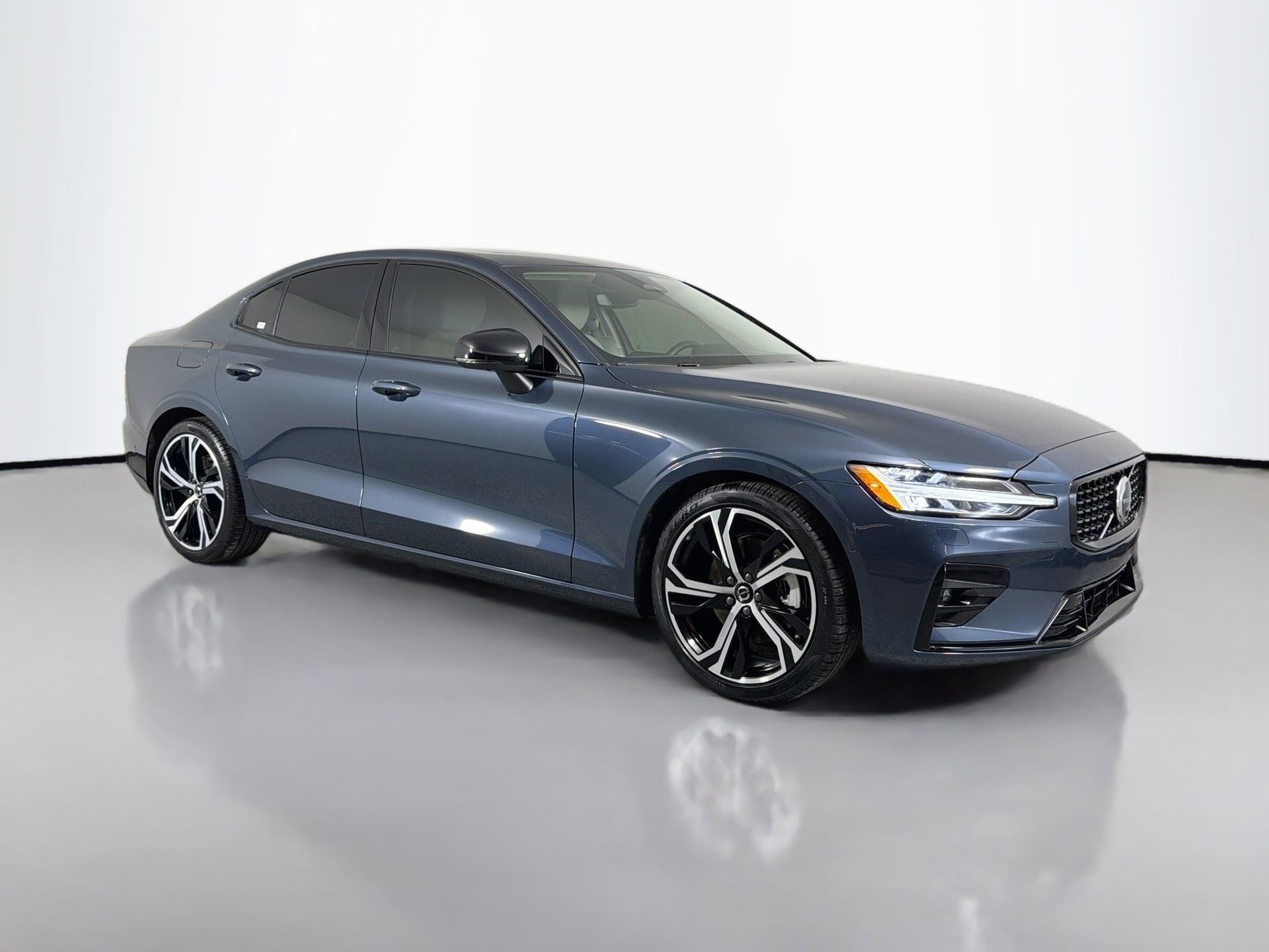 Certified 2024 Volvo S60 B5 Ultimate w/ Climate Package image 3