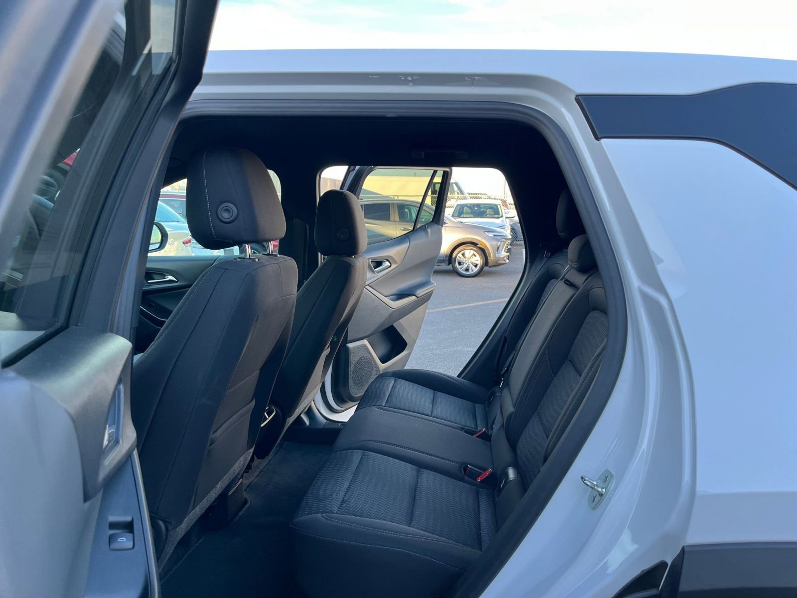 Used 2025 Chevrolet Equinox LT image 25