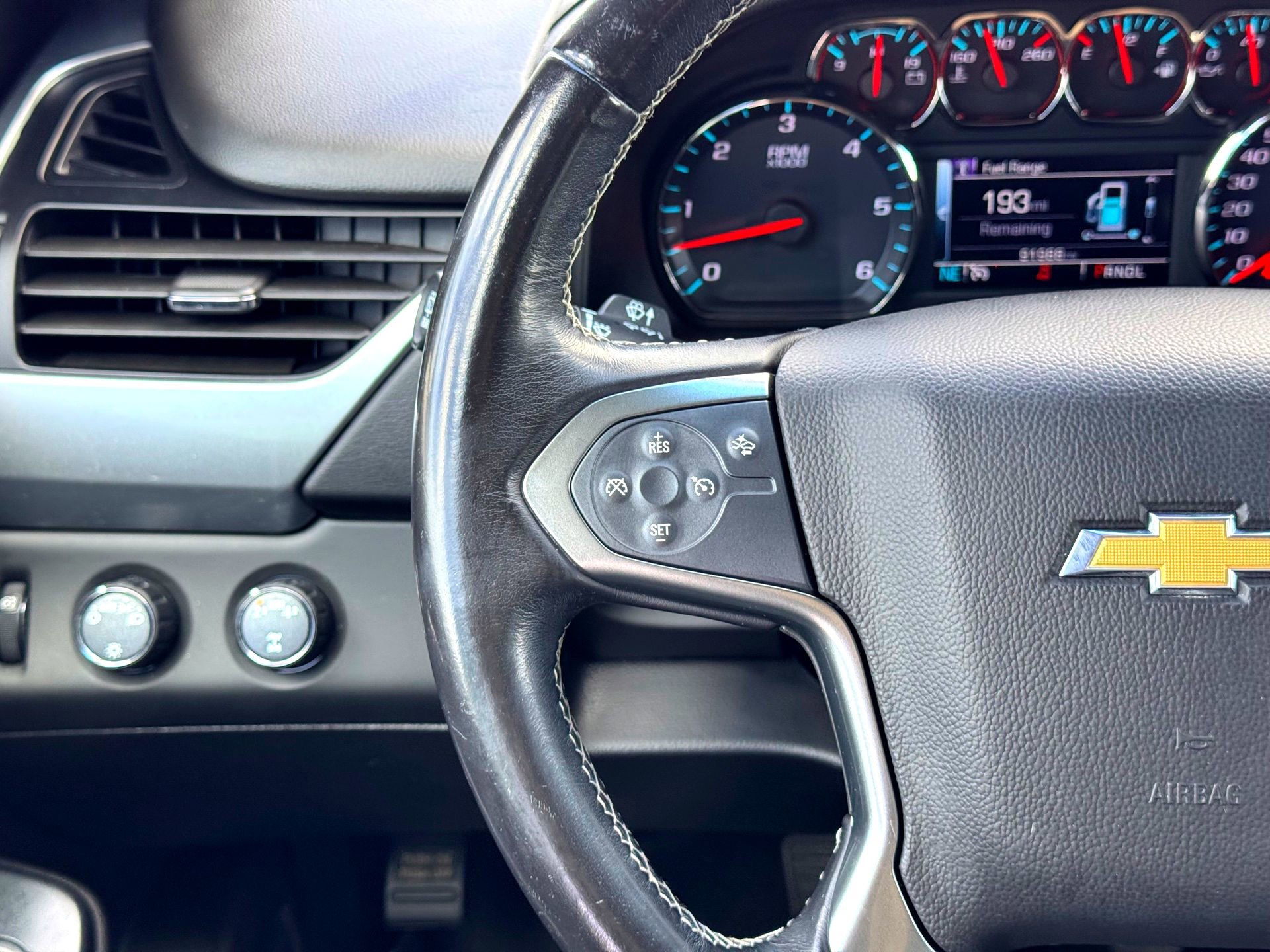 Used 2020 Chevrolet Suburban LT image 27