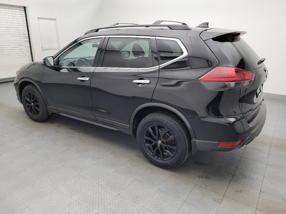 Used 2018 Nissan Rogue SV image 3