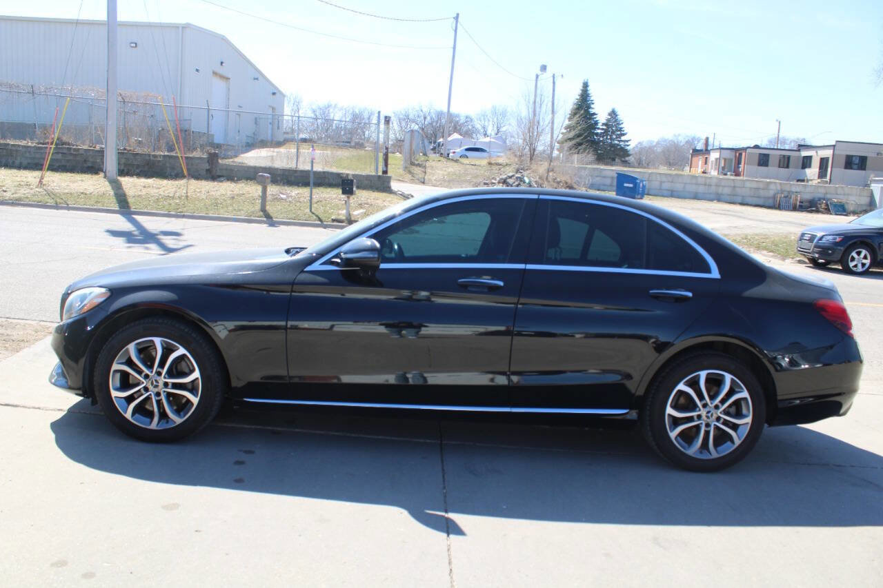 Used 2018 Mercedes-Benz C 300 4MATIC Sedan image 3