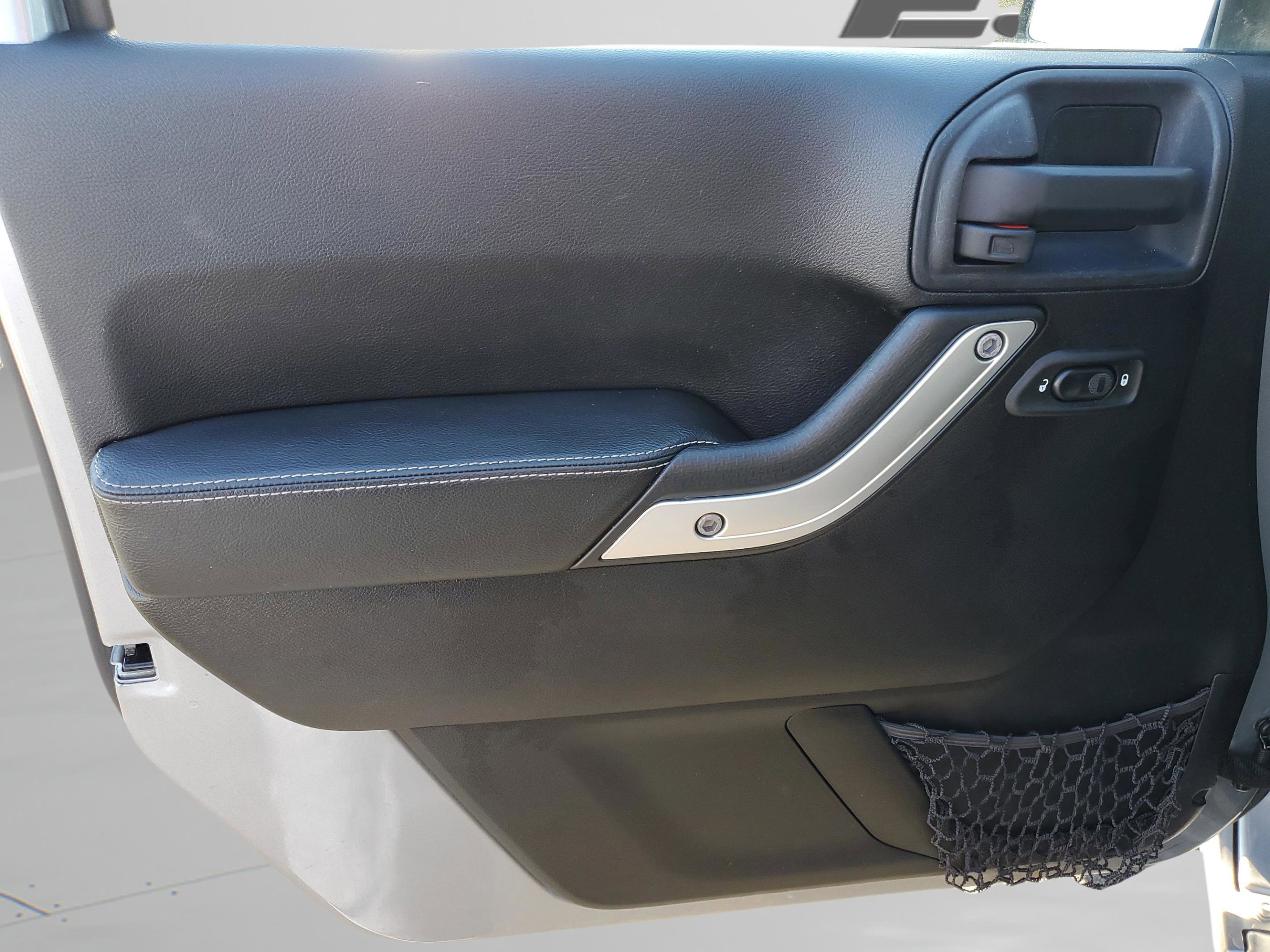 Used 2015 Jeep Wrangler Freedom Edition image 16