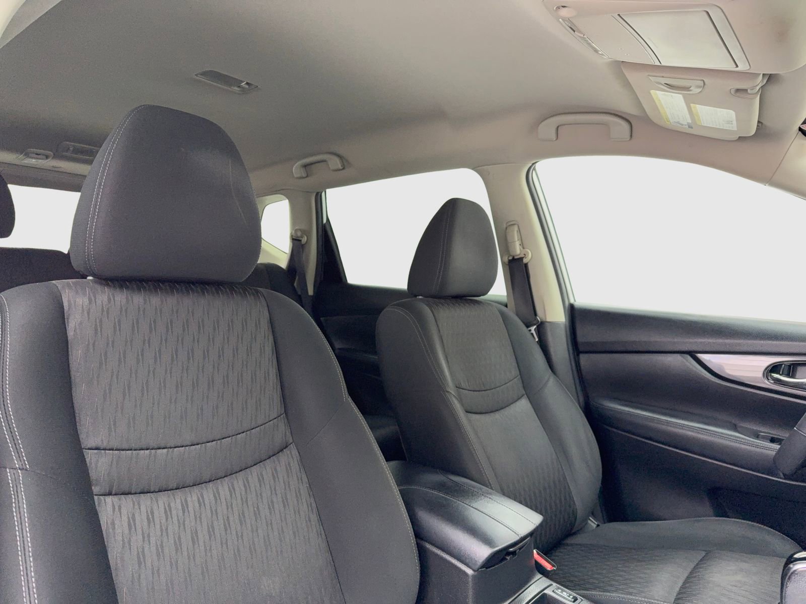 Used 2017 Nissan Rogue SV w/ SV Premium Package image 41