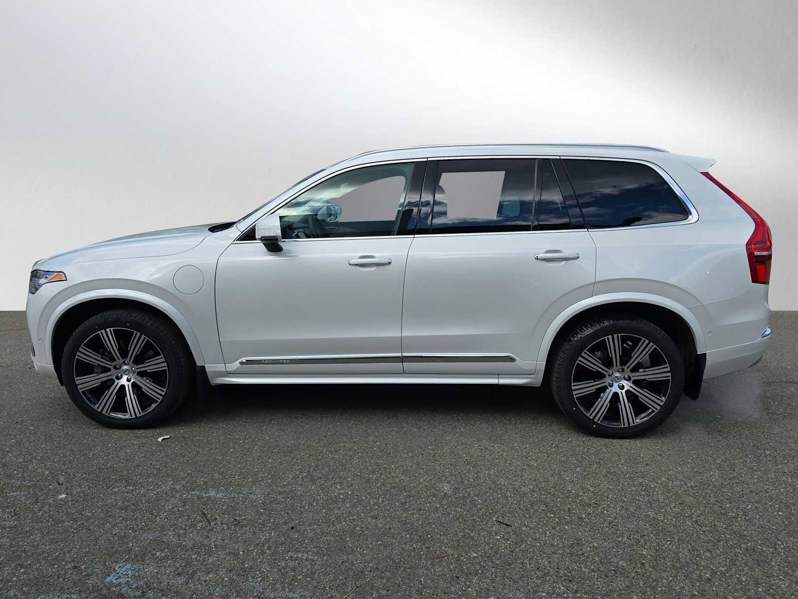 Certified 2022 Volvo XC90 T8 Inscription w/ Advanced Package image 6