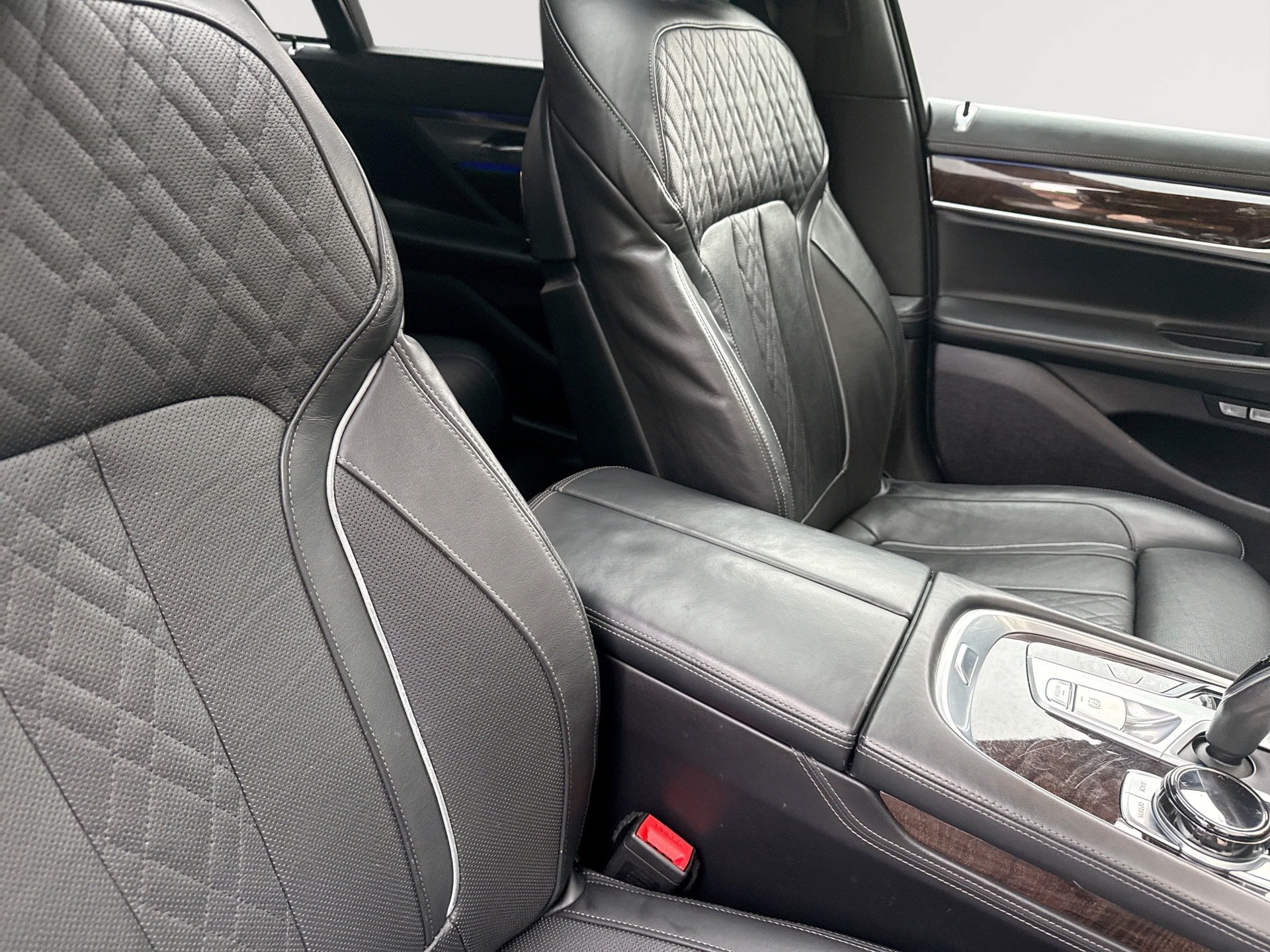 Used 2017 BMW 750i RWD image 24
