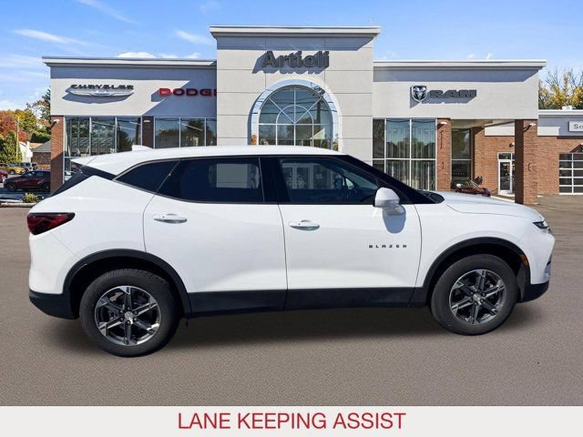 Used 2025 Chevrolet Blazer LT AWD/4WD image 7