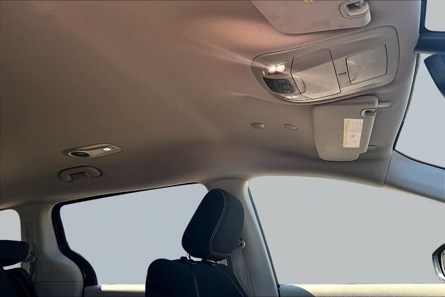 Used 2023 Chrysler Voyager LX FWD image 26