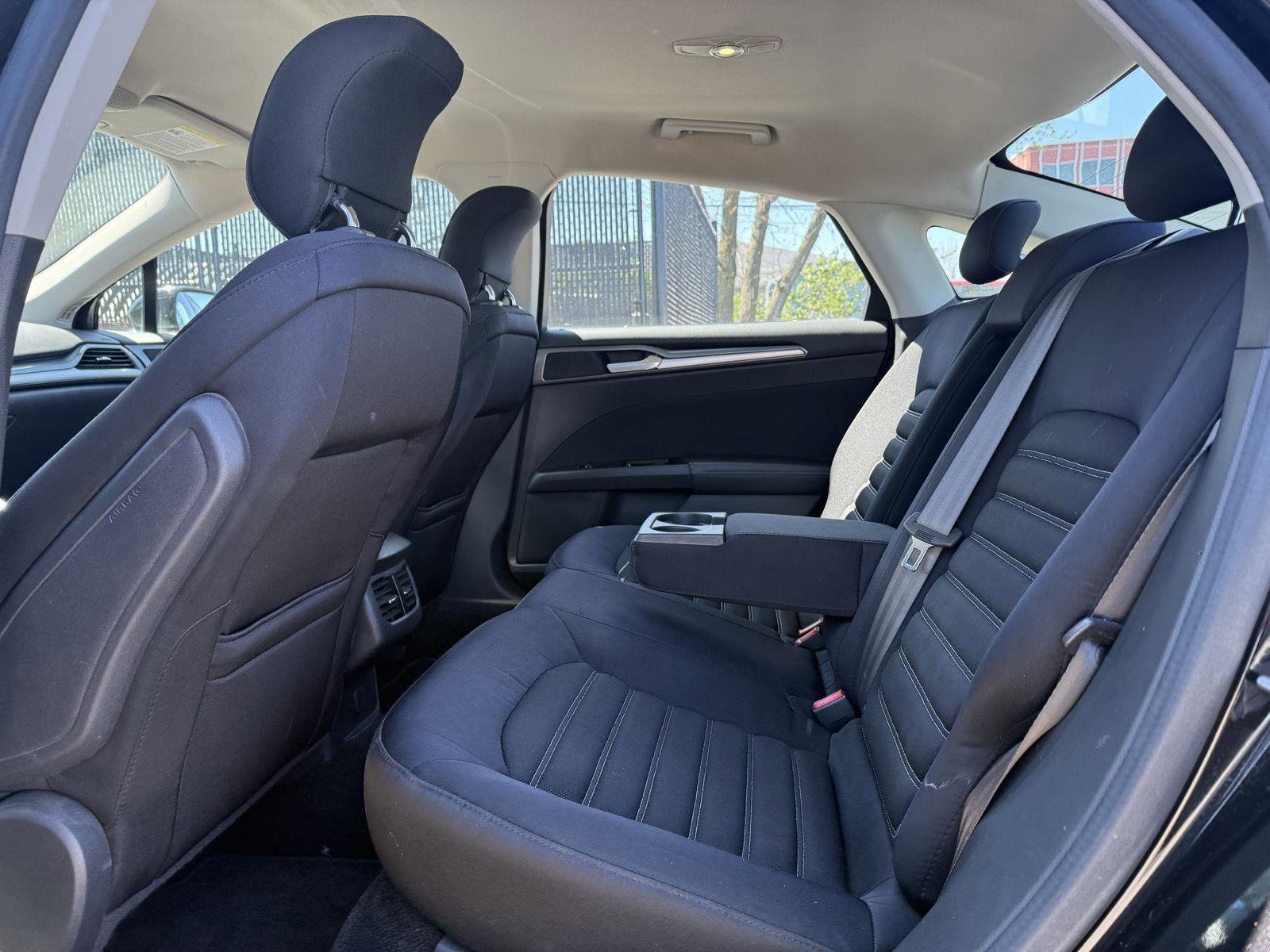 Used 2015 Ford Fusion SE image 10