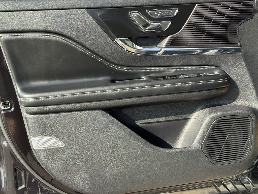 Used 2022 Lincoln Corsair Reserve w/ Elements Package image 24