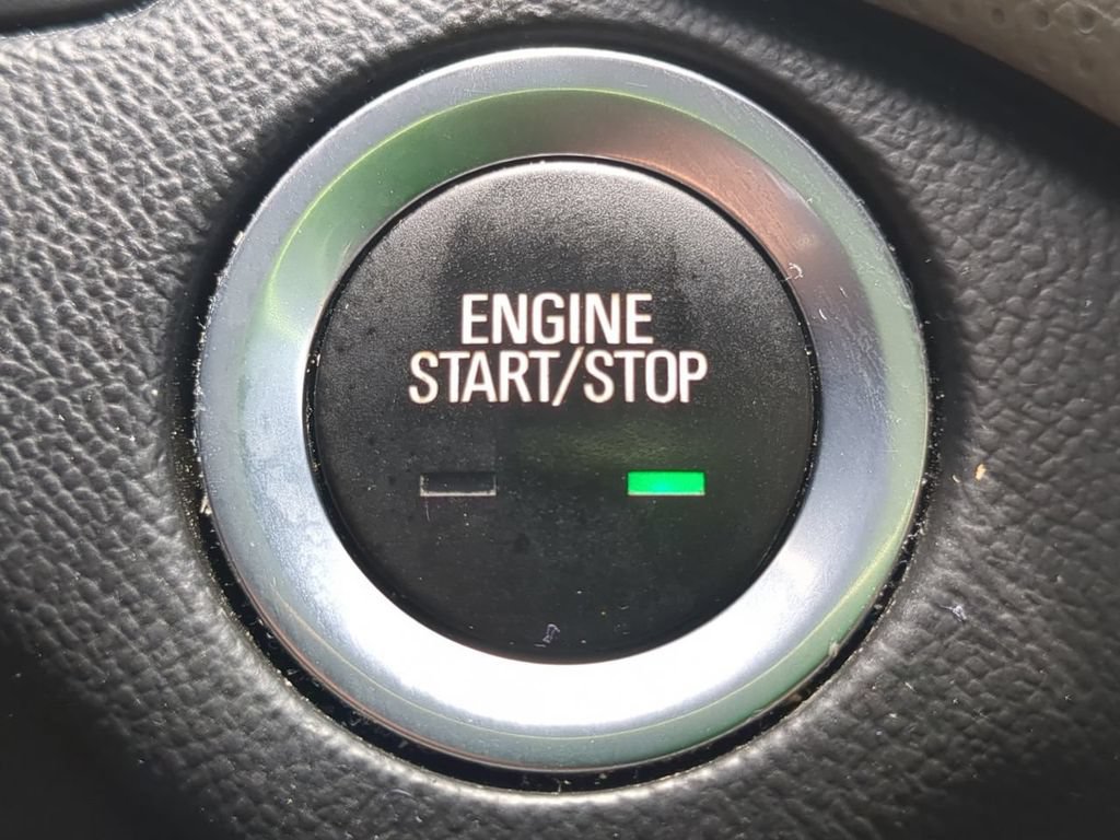 Used 2018 Chevrolet Equinox Premier FWD image 23