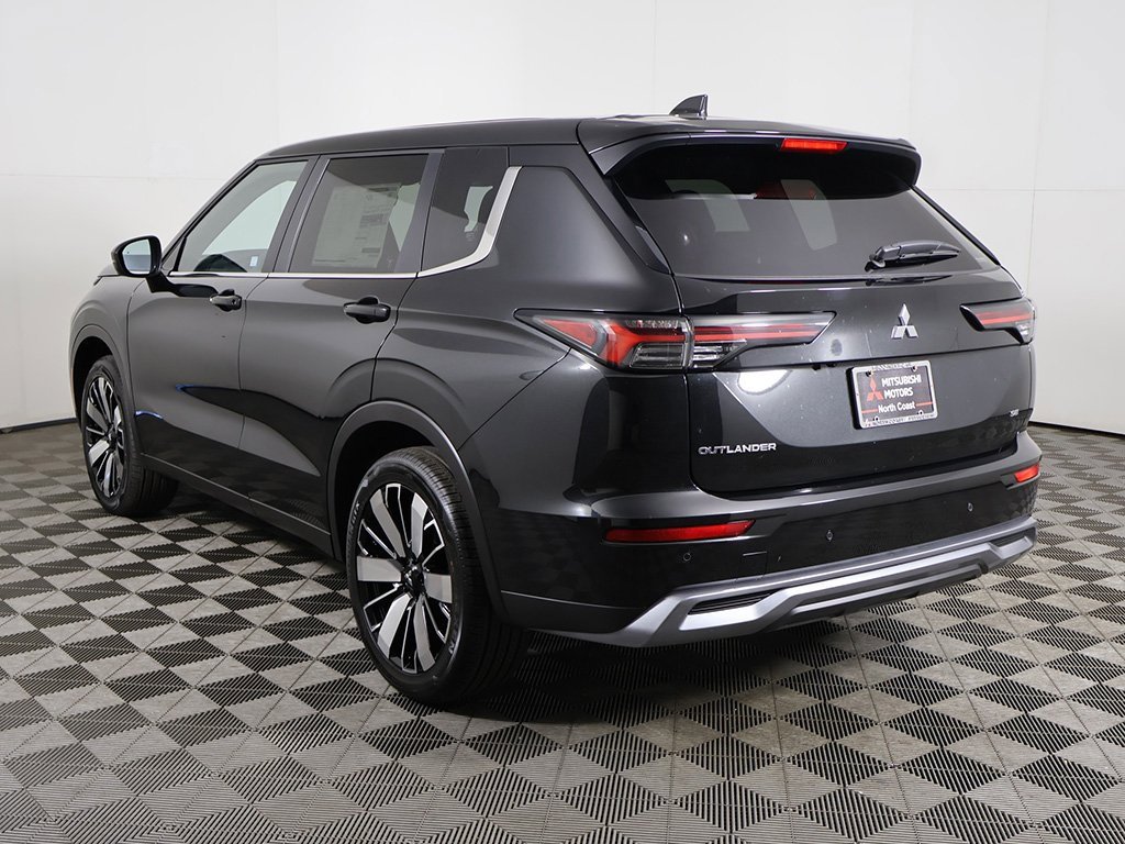 New 2025 Mitsubishi Outlander SE image 11