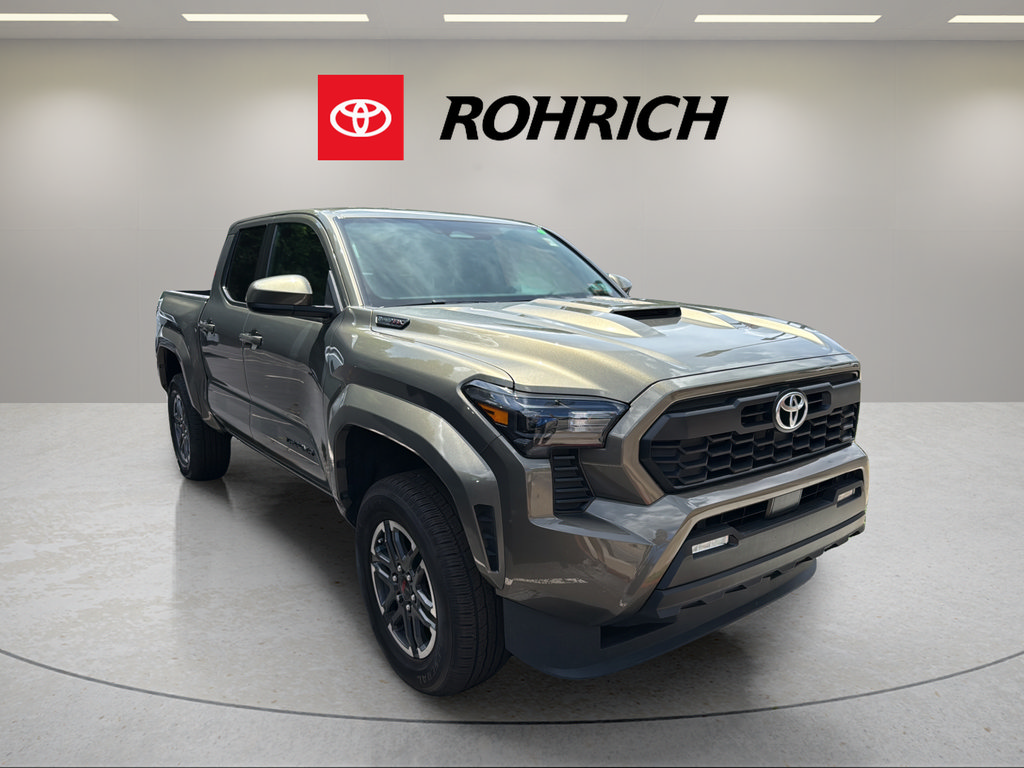 Used 2024 Toyota Tacoma TRD Sport AWD/4WD image 4
