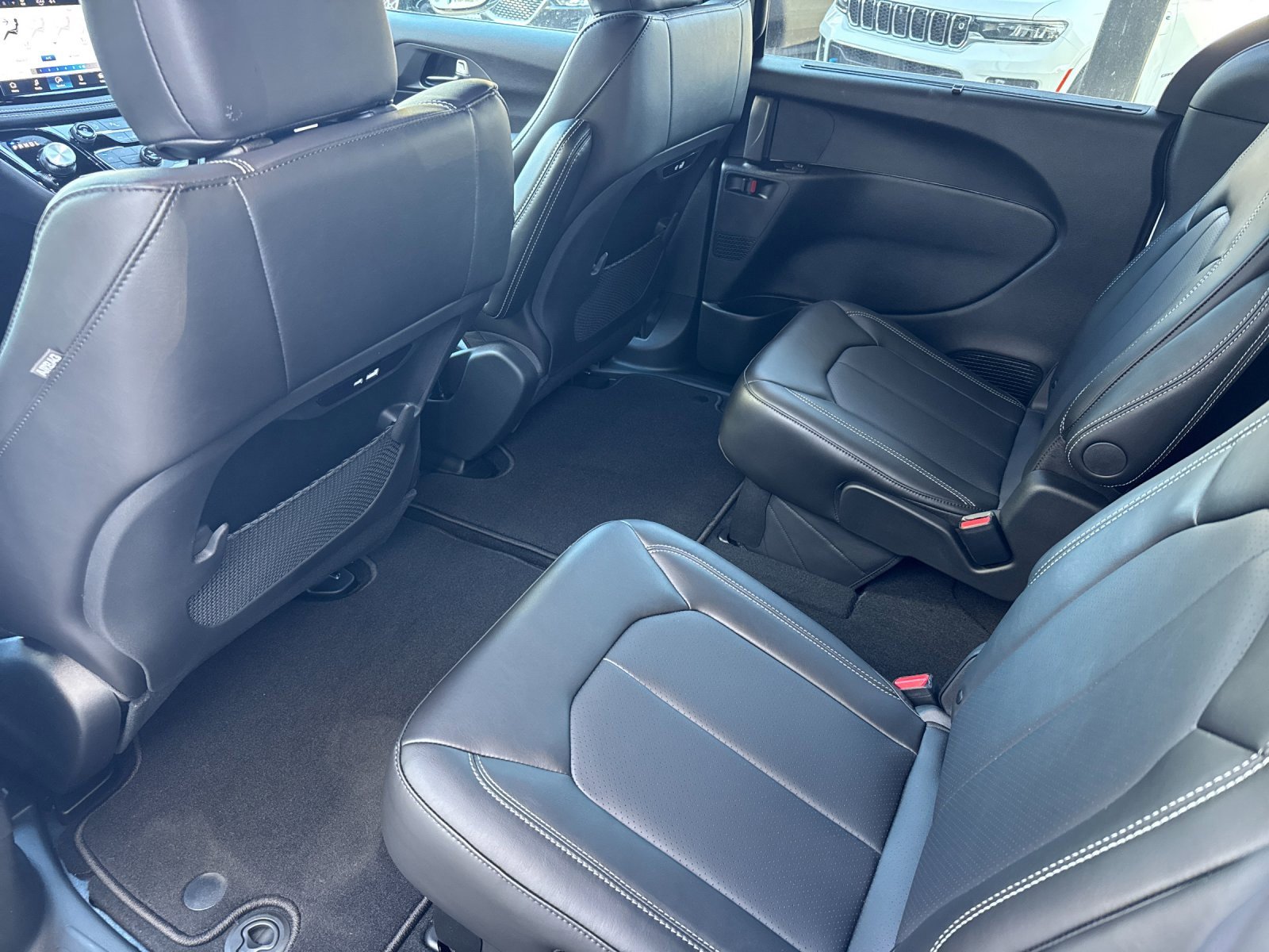 New 2026 Chrysler Pacifica Select image 12