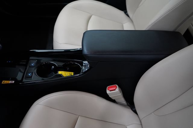 Used 2020 Toyota Prius XLE AWD/4WD image 36