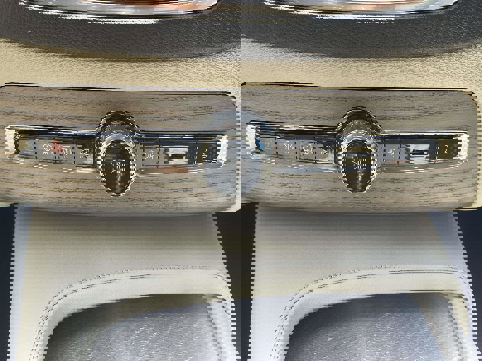 Used 2023 Volvo XC90 B6 Core w/ Protection Package Premier image 29