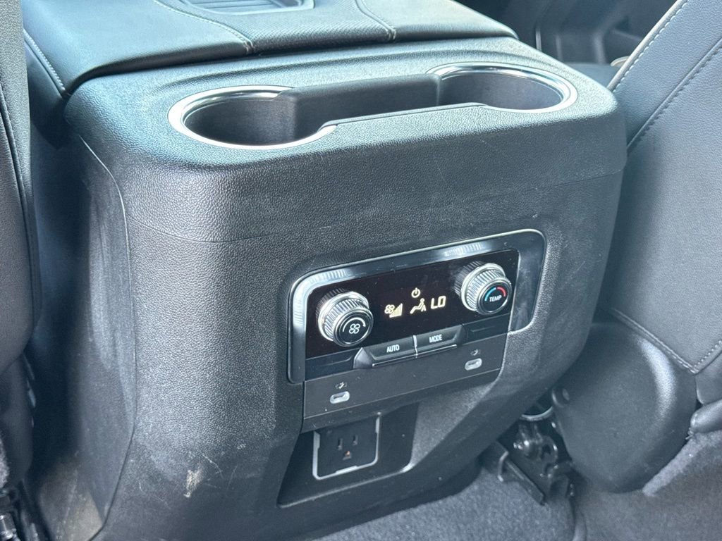 Used 2024 GMC Yukon SLT image 16