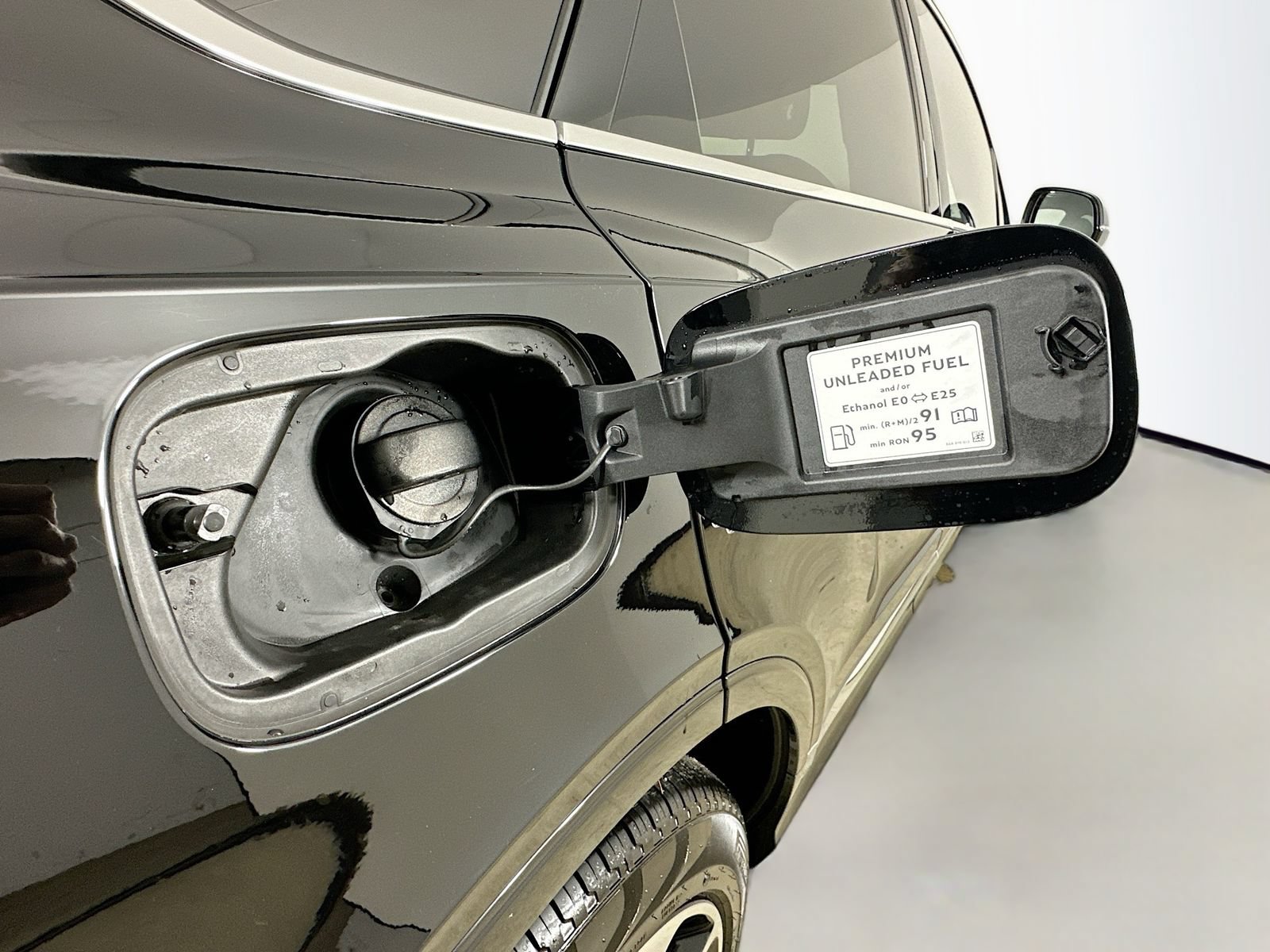 Used 2022 Bentley Bentayga AWD/4WD image 39