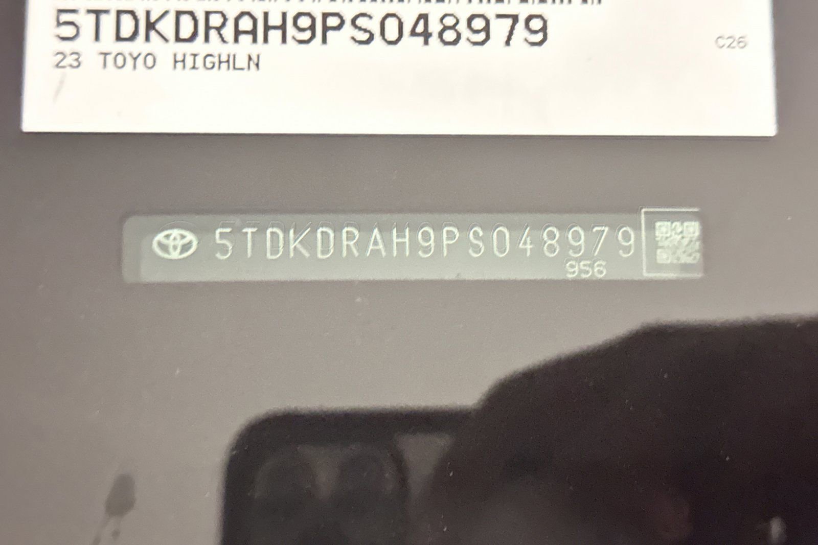 Used 2023 Toyota Highlander XLE image 3