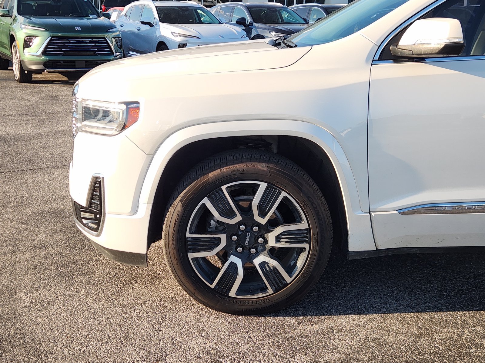 Used 2021 GMC Acadia Denali w/ Denali Technology Package FWD image 9