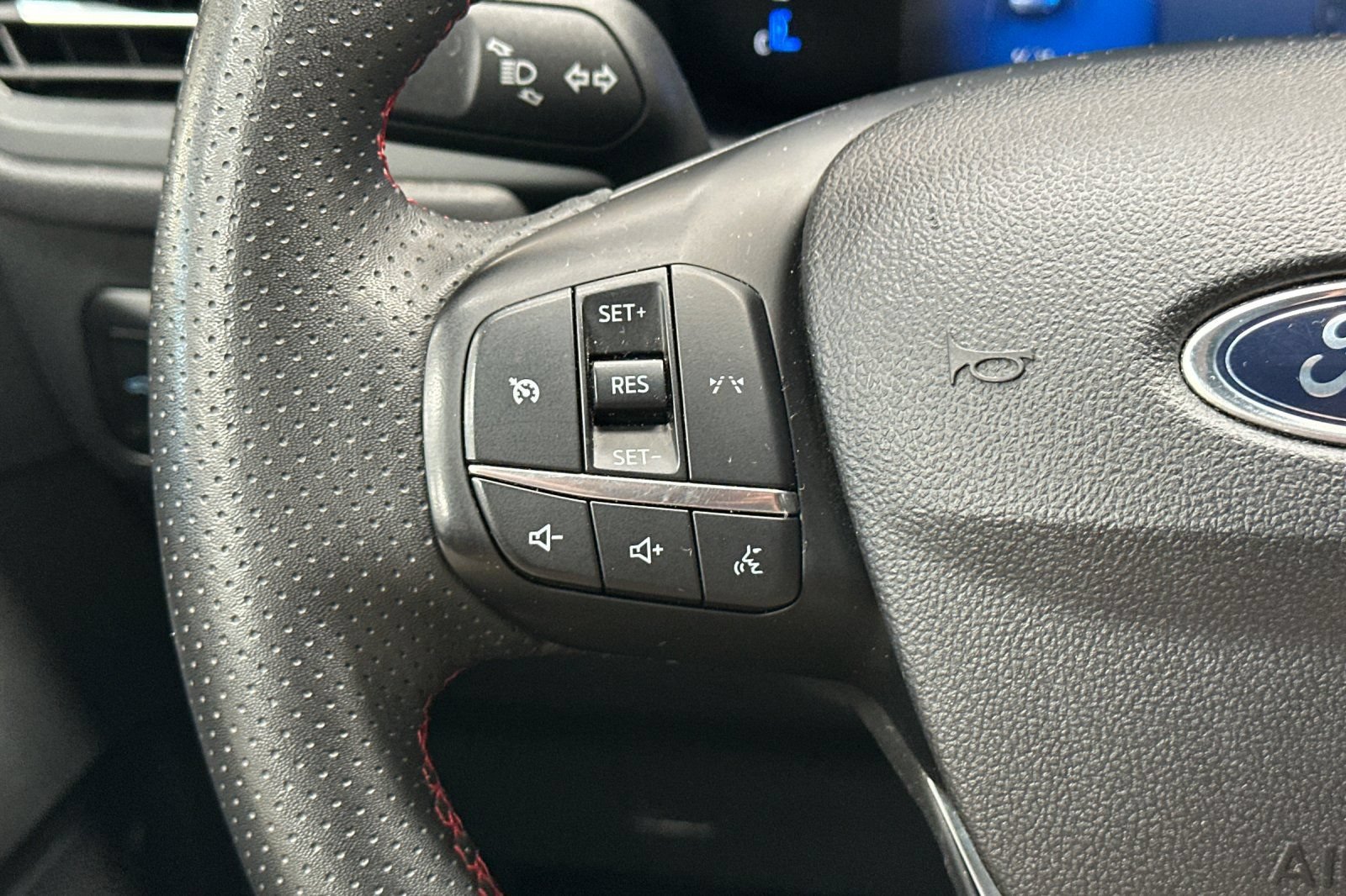 Used 2025 Ford Escape ST-Line Select AWD/4WD image 30