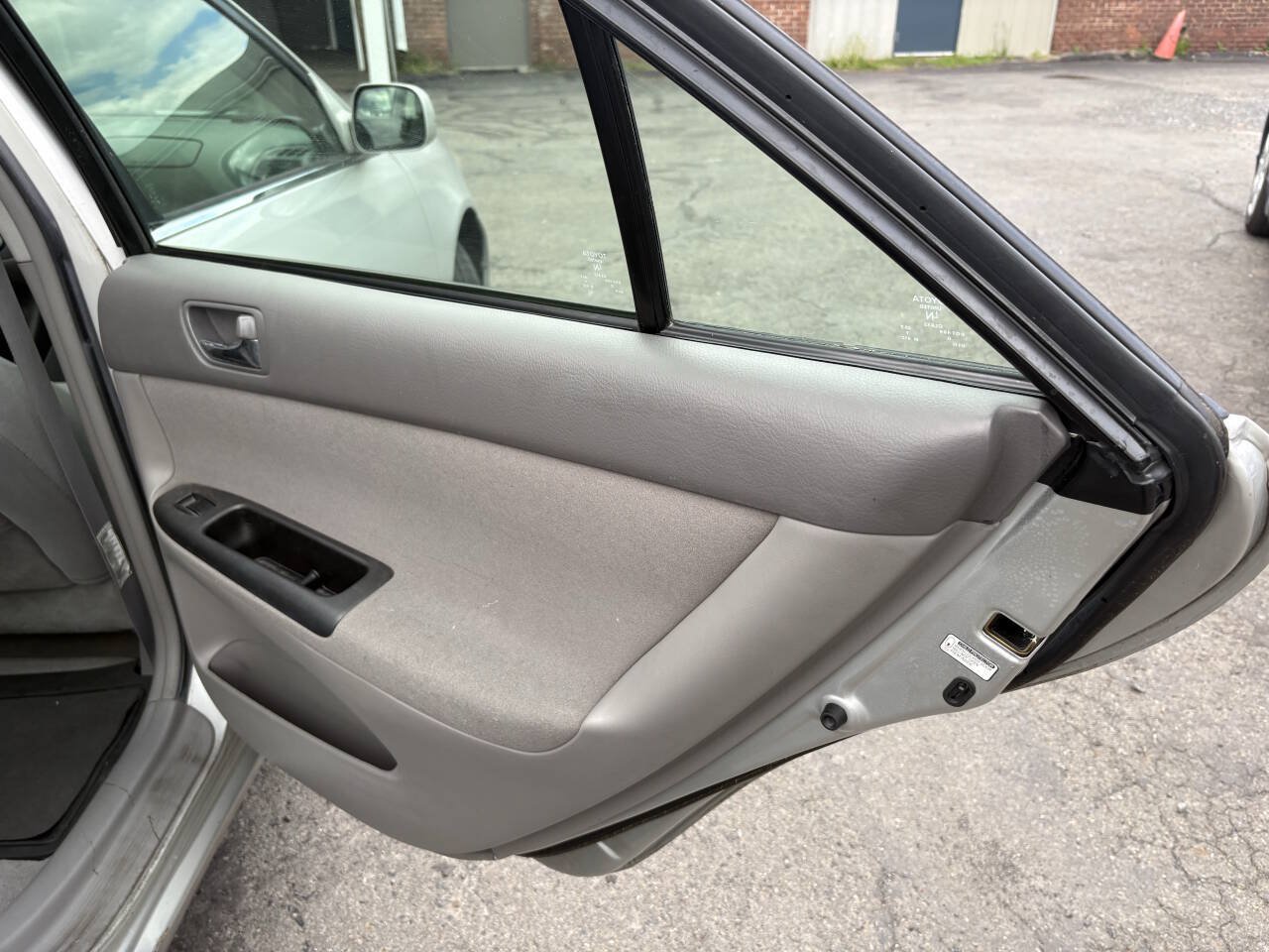Used 2005 Toyota Camry LE FWD image 12