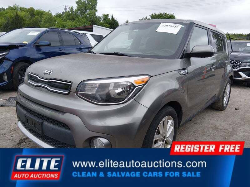 Used 2017 Kia Soul + FWD image 3