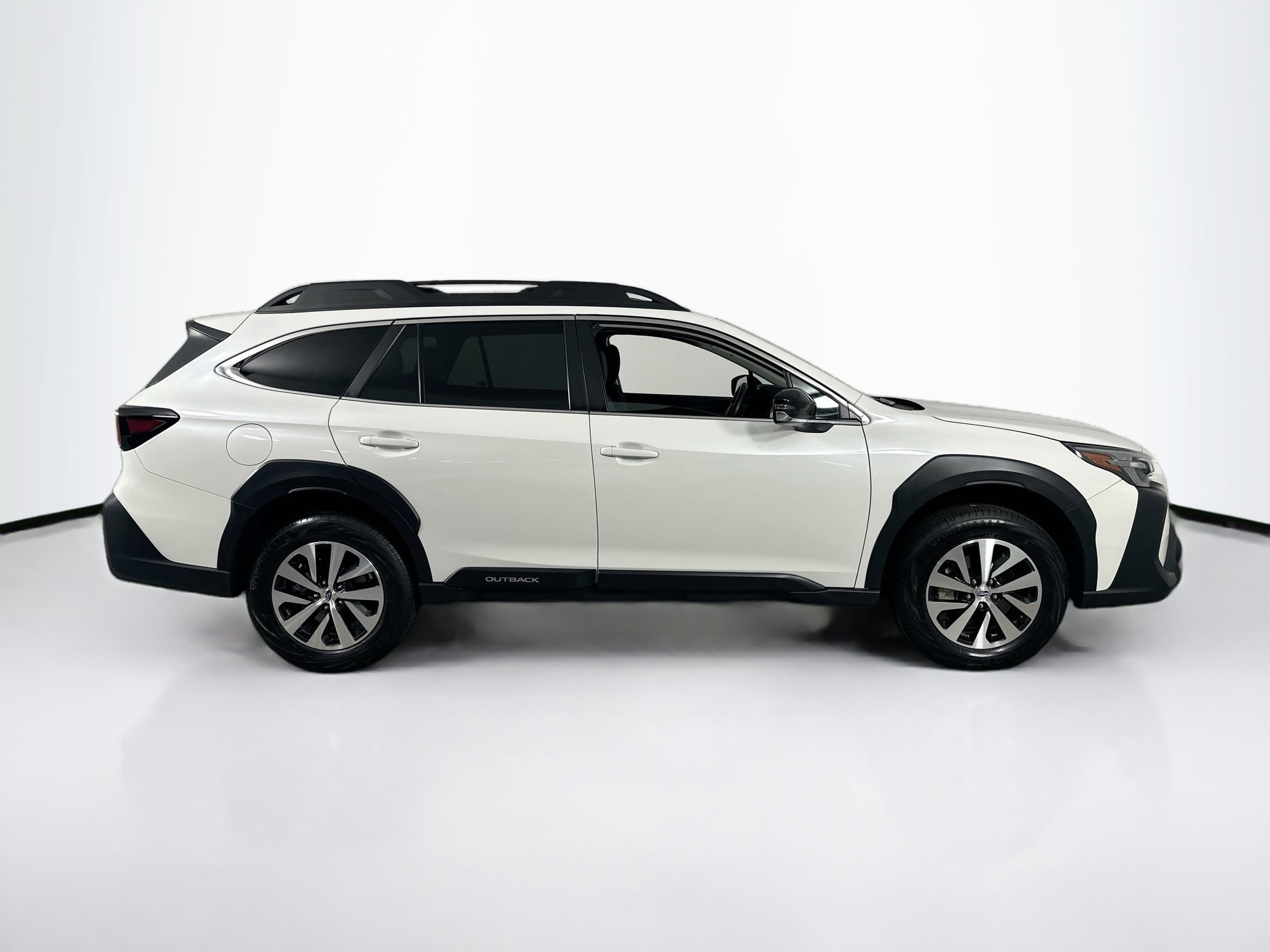 Used 2023 Subaru Outback Premium AWD/4WD image 4
