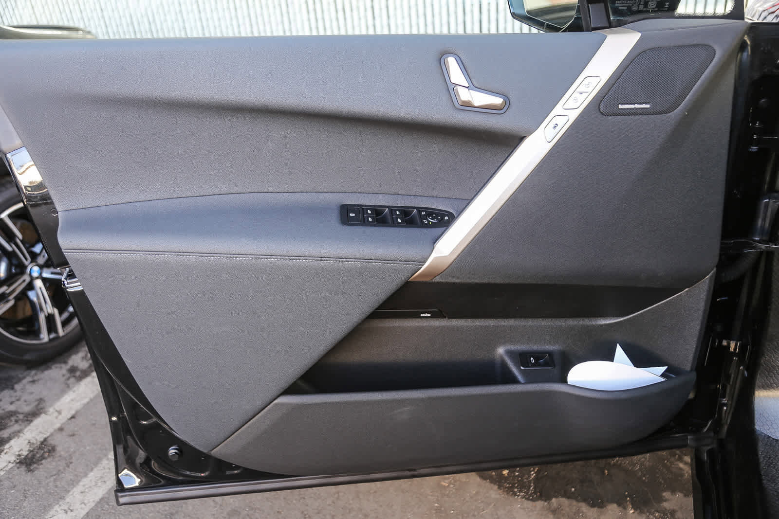 Used 2025 BMW iX xDrive50 image 17