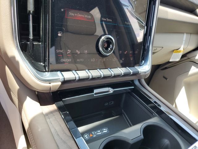 New 2026 GMC Yukon XL Denali w/ Denali Reserve Package AWD/4WD image 23