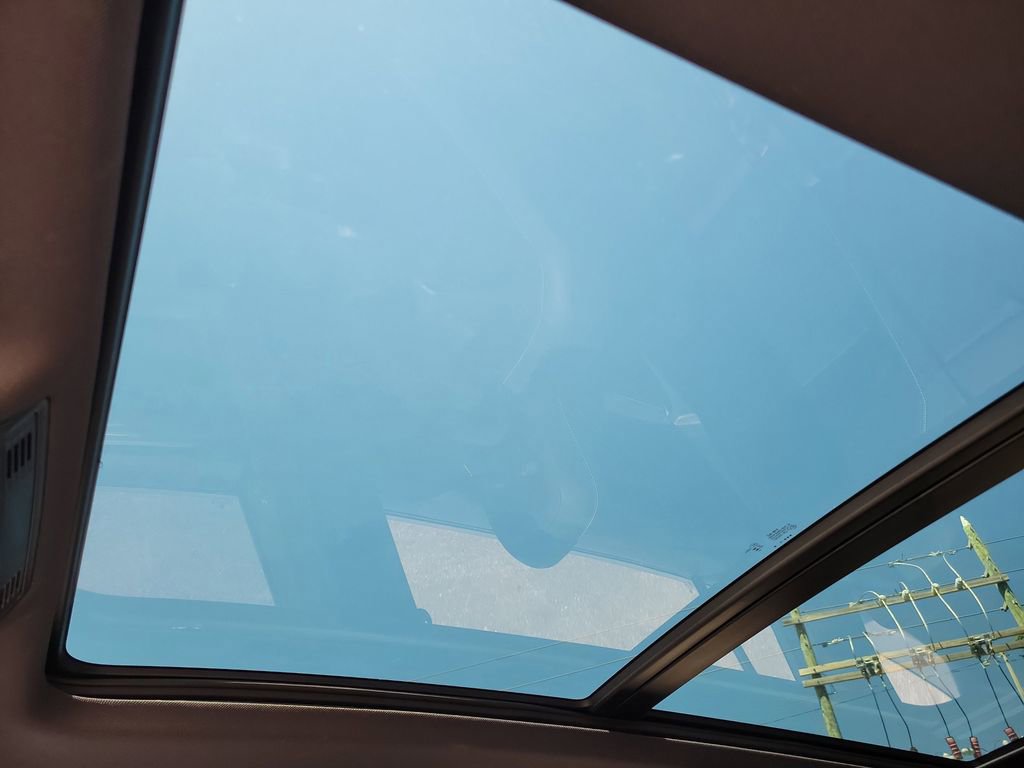 Used 2023 Volkswagen Tiguan SE R-Line FWD image 31