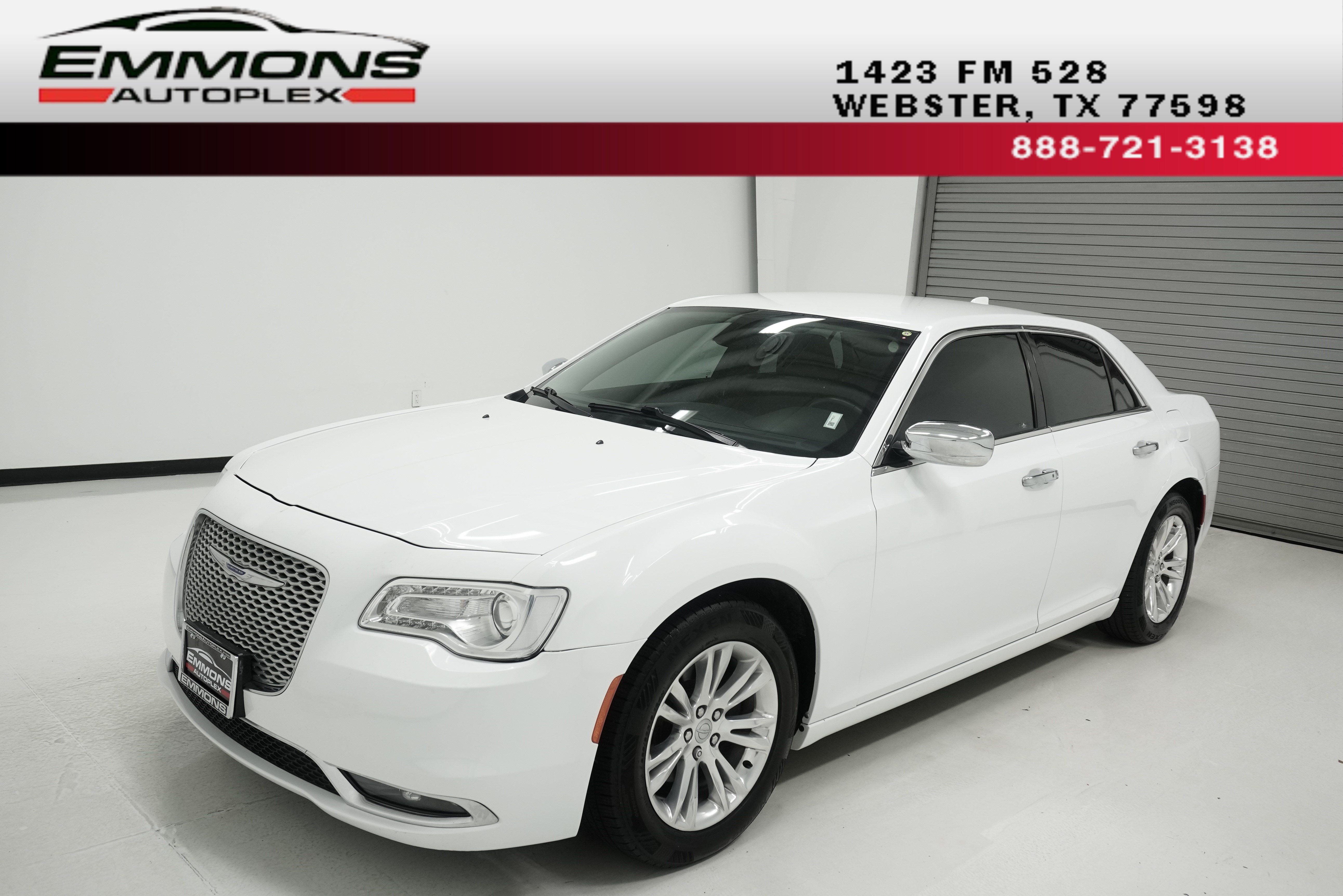 Used 2017 Chrysler 300 Limited w/ Driver Convenience Group RWD image 1