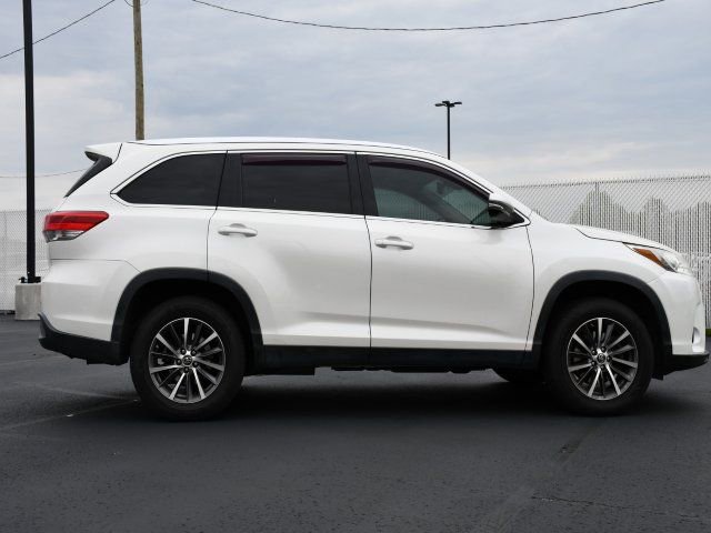 Used 2019 Toyota Highlander XLE FWD image 8